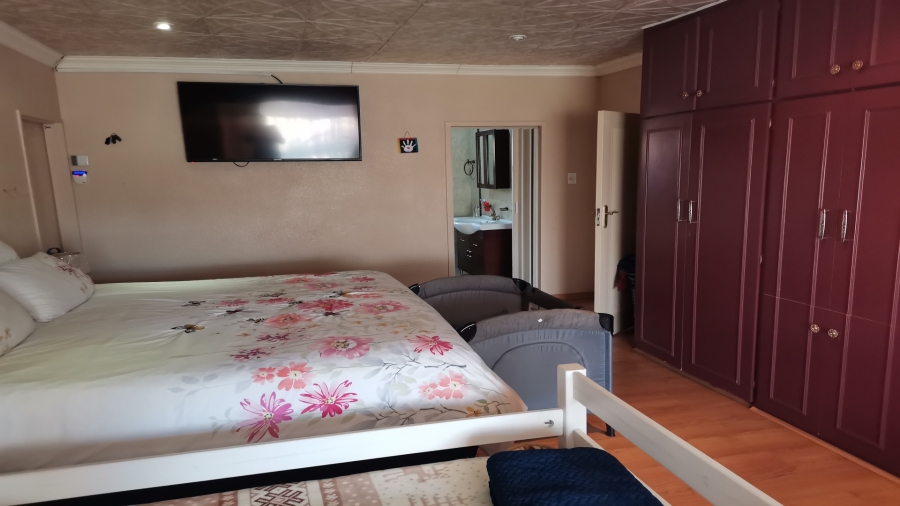 5 Bedroom Property for Sale in Miederpark North West